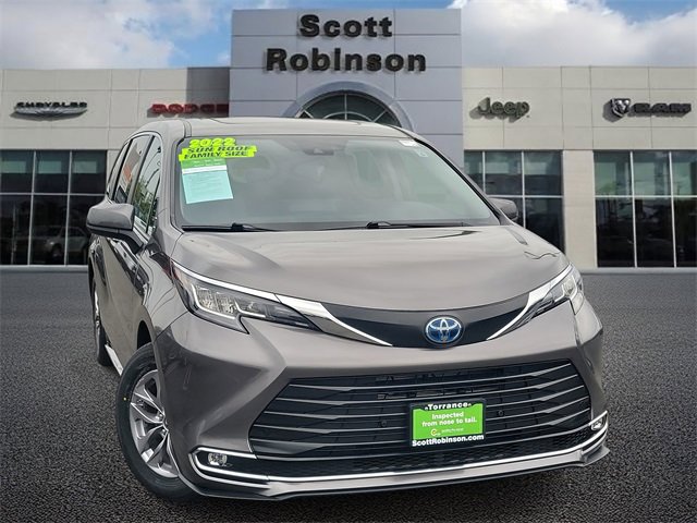 Used 2022 Toyota Sienna XLE