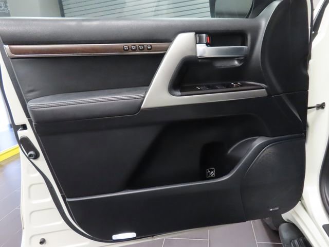 Used 2016 Toyota Land Cruiser image 10