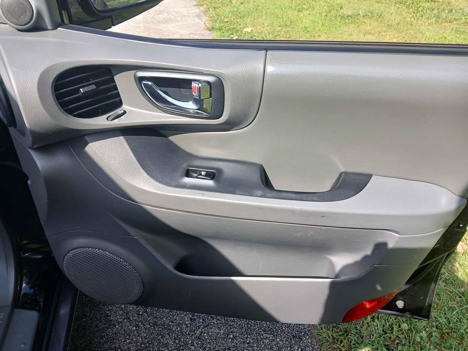 Used 2004 Hyundai Santa Fe GLS FWD image 11