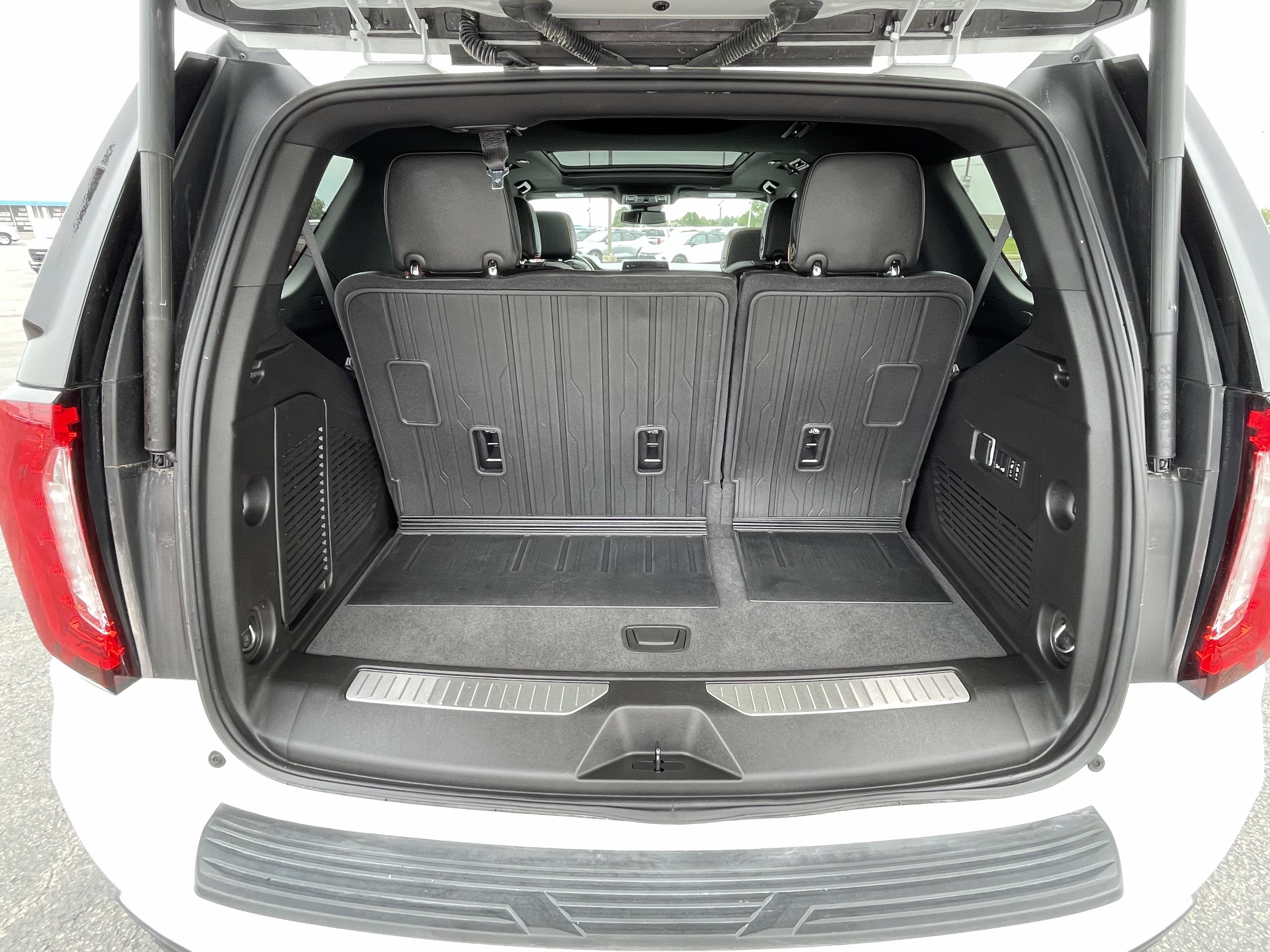 Certified 2024 GMC Yukon AT4 w/ Technology Package AWD/4WD image 17