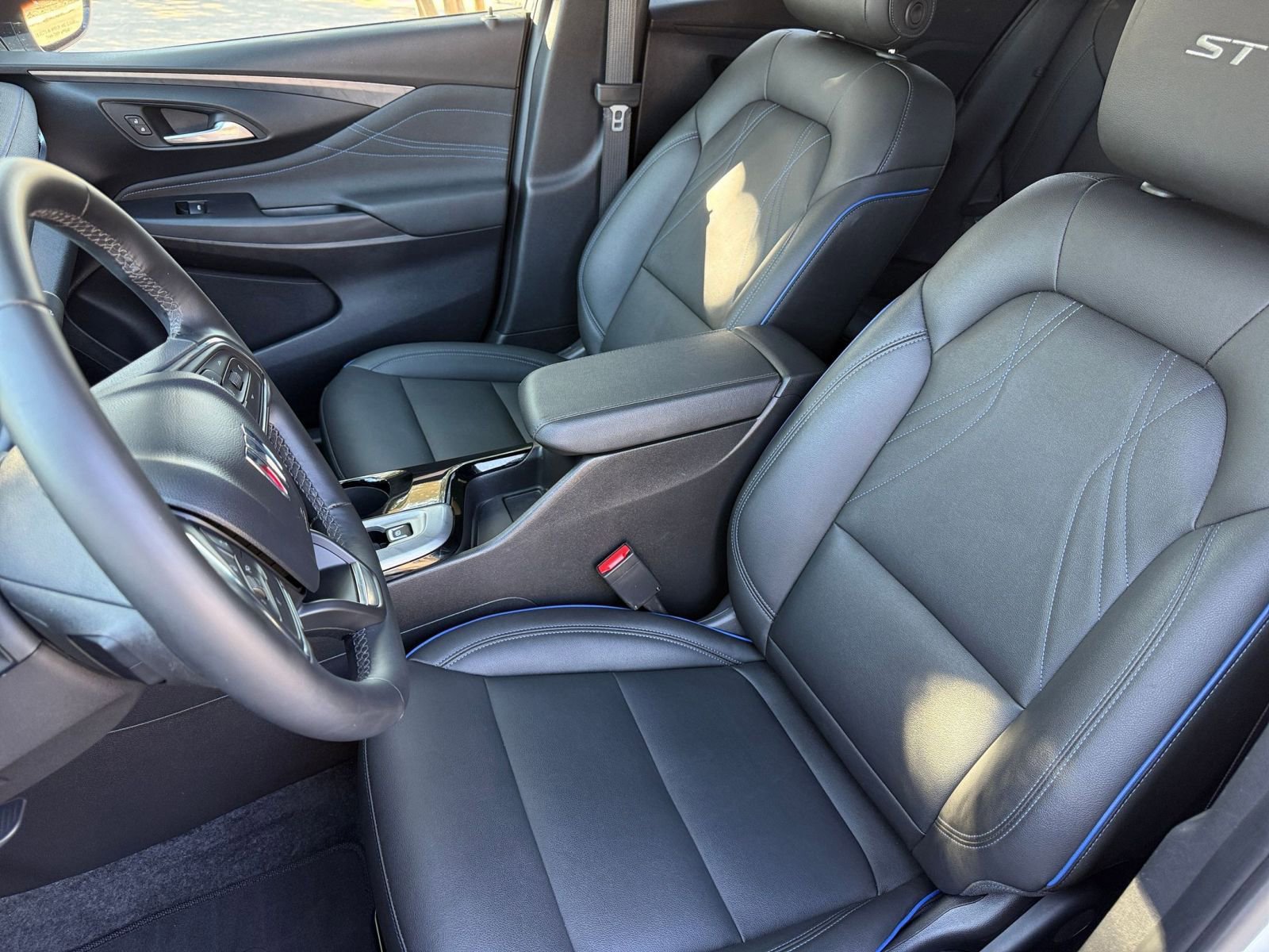 Used 2025 Buick Envista Sport Touring image 36