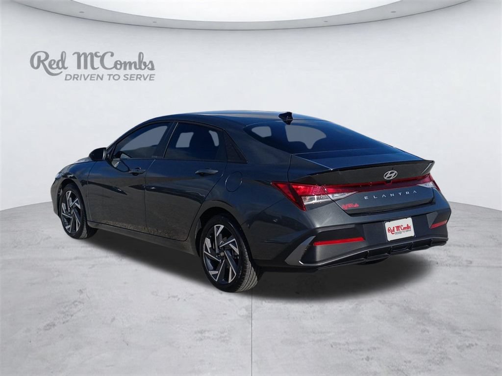 New 2026 Hyundai Elantra Limited FWD image 3