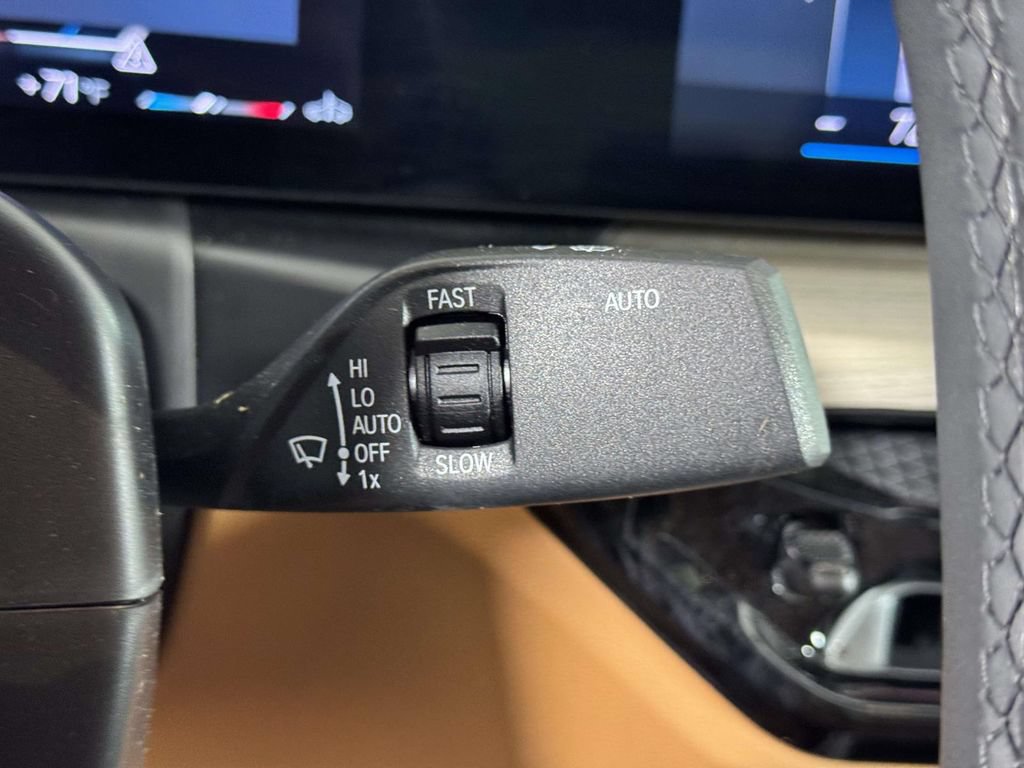Used 2025 BMW 330i xDrive Sedan w/ Premium Package AWD/4WD image 24