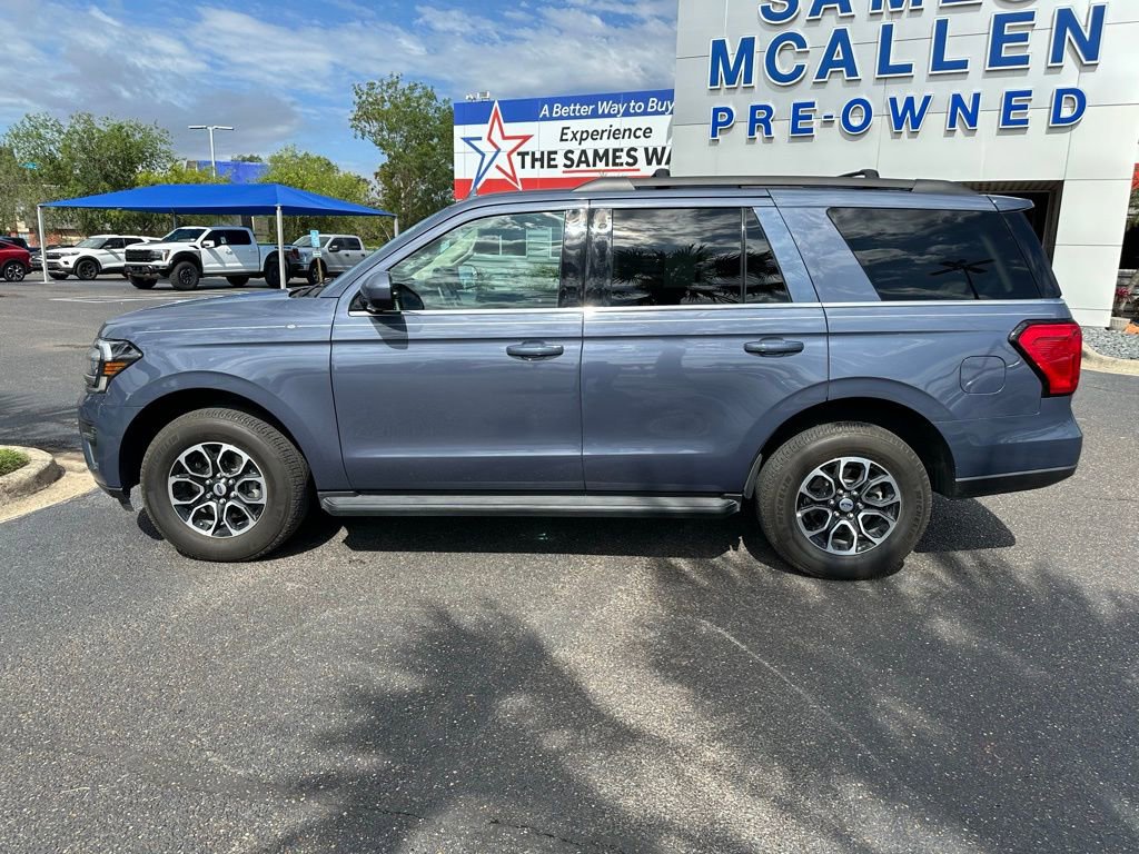Used 2023 Ford Expedition XLT image 3