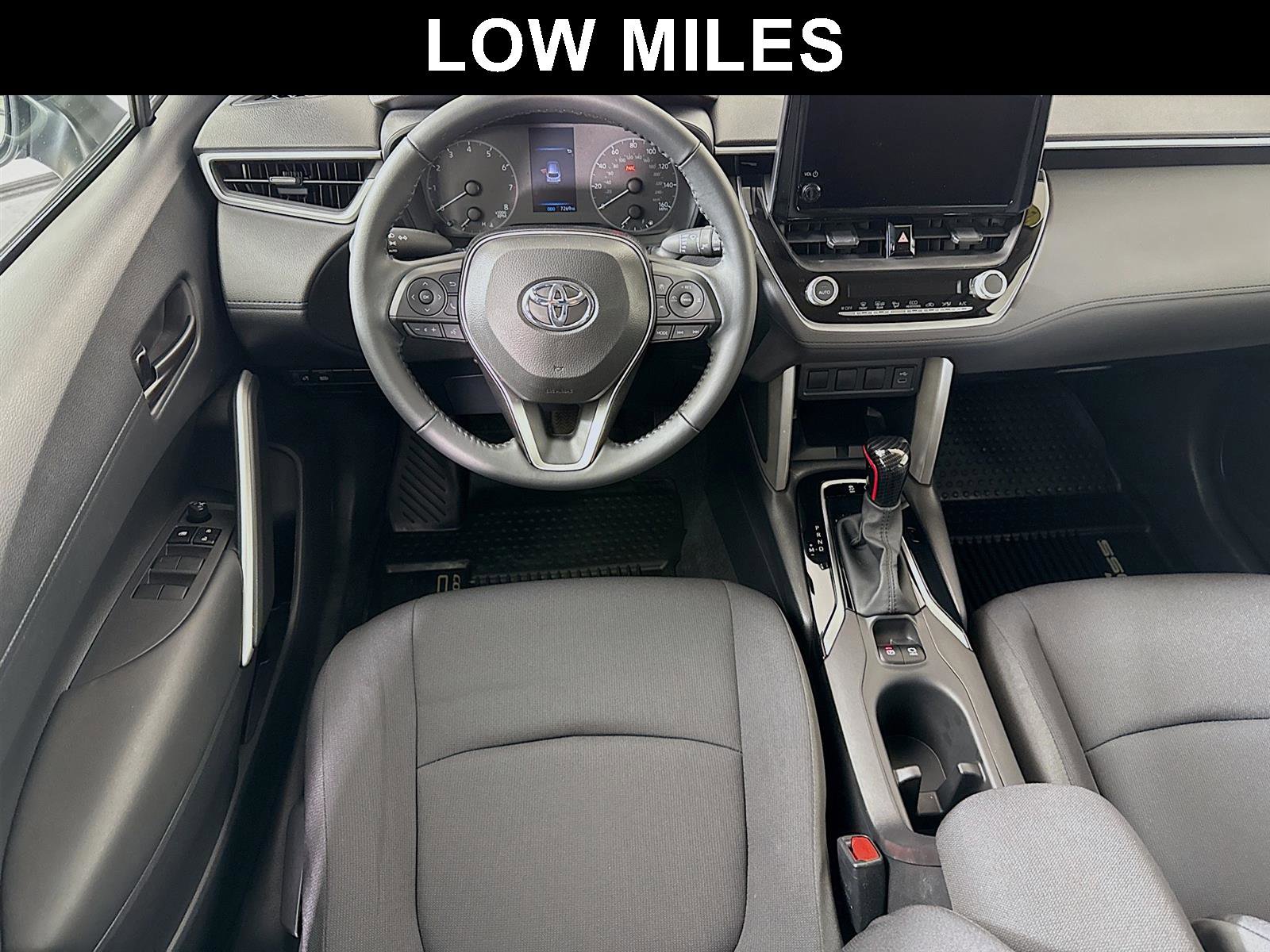 Used 2024 Toyota Corolla Cross LE image 2