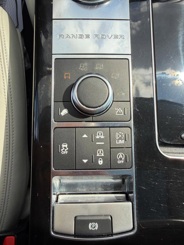 Used 2017 Land Rover Range Rover HSE AWD/4WD image 17