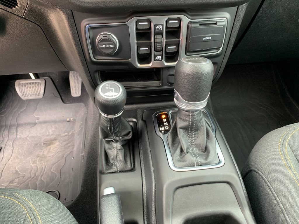 Used 2025 Jeep Gladiator Sport image 25