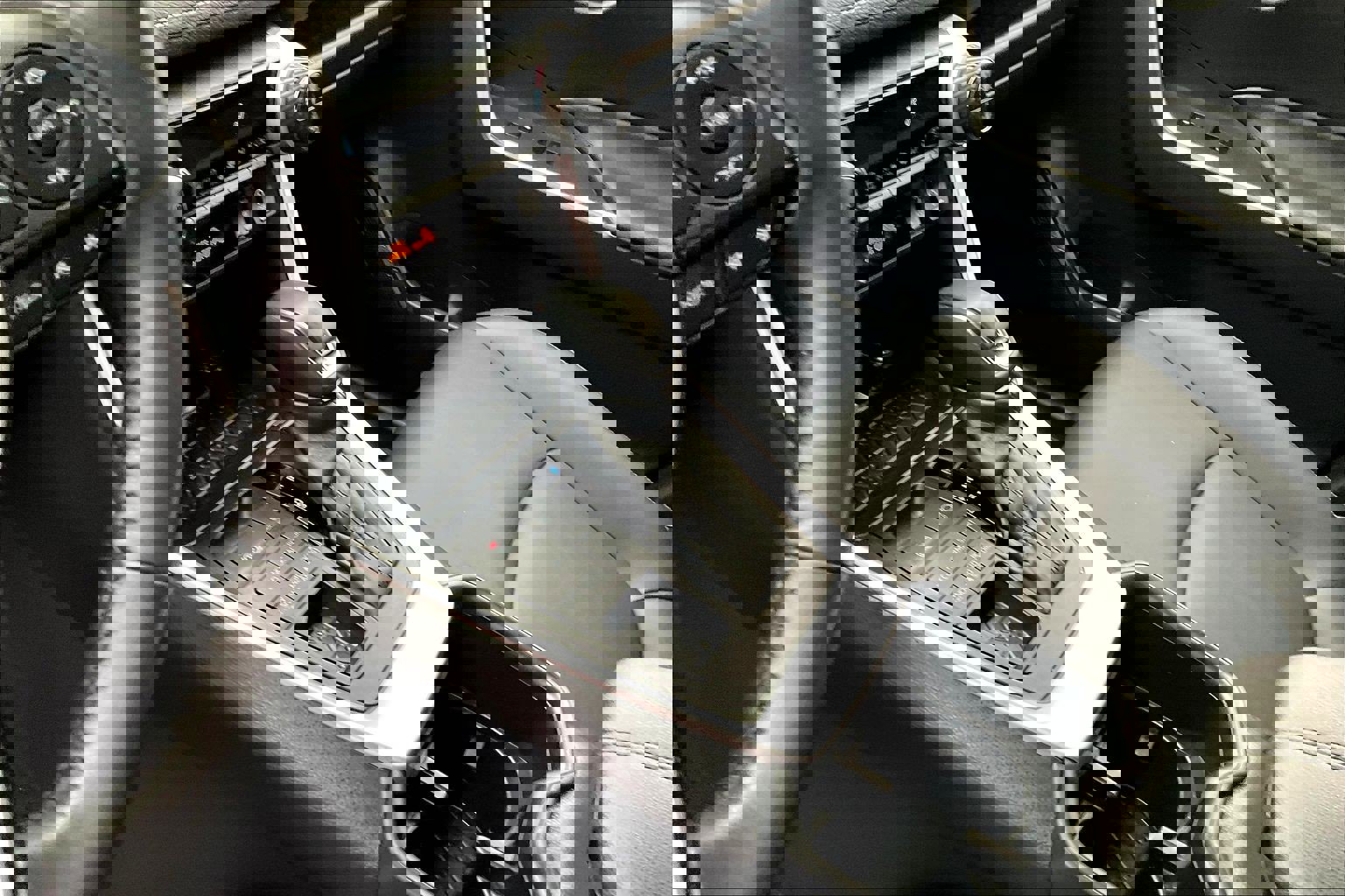 Used 2023 Toyota RAV4 XLE Premium image 16