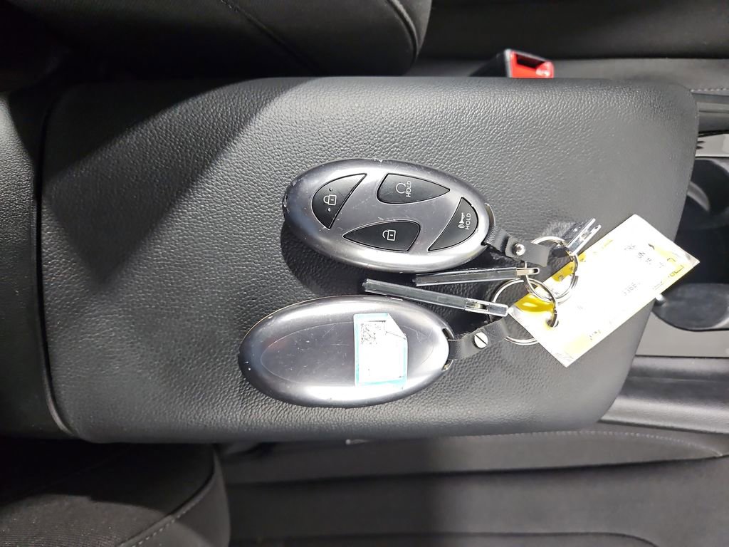 Certified 2025 Hyundai Elantra Blue FWD image 28