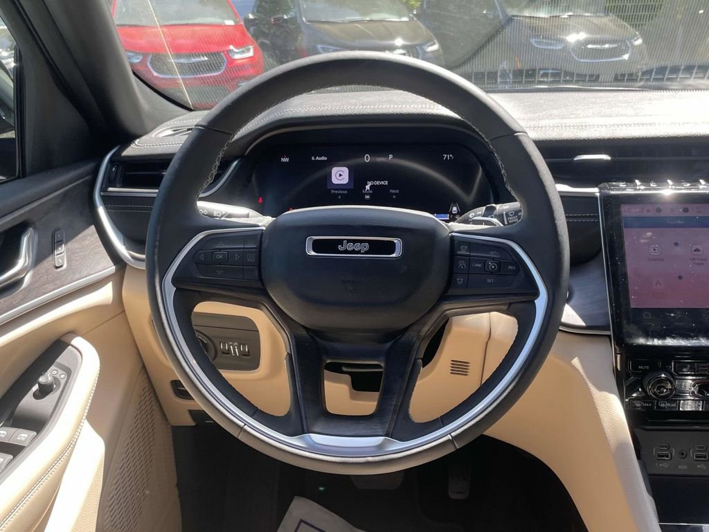Certified 2025 Jeep Grand Cherokee Limited image 24