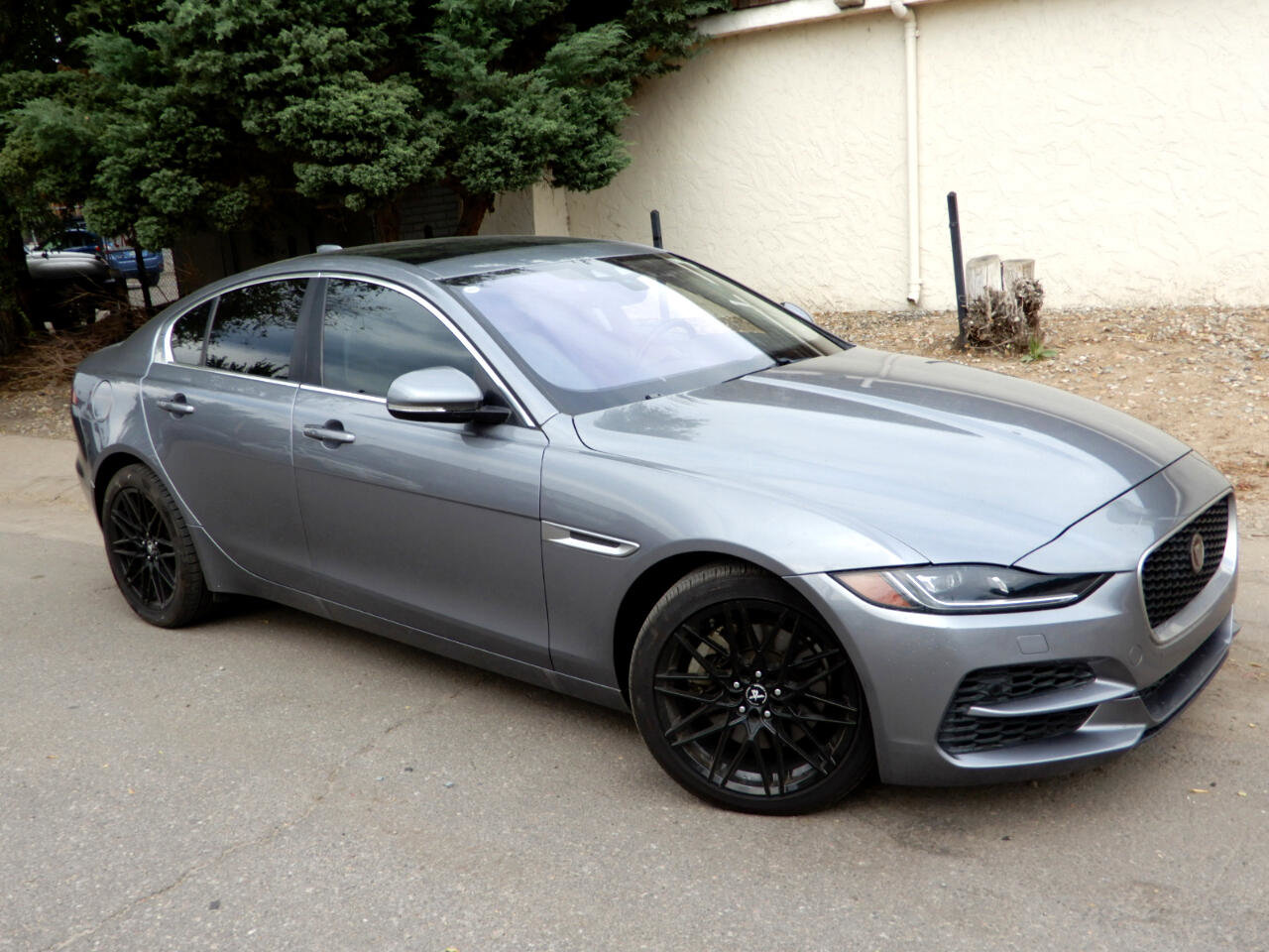 Used 2020 Jaguar XE S image 3