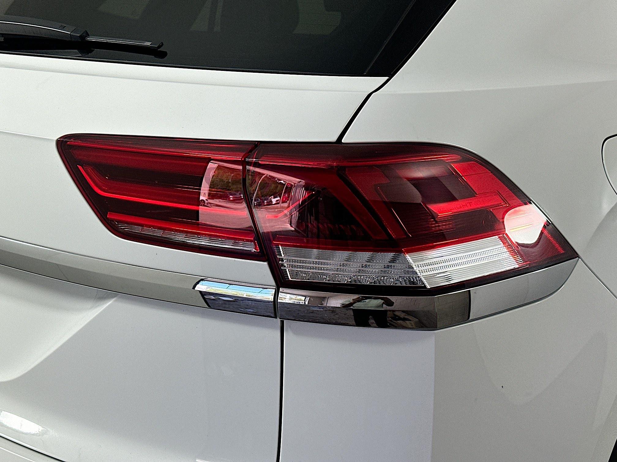 Used 2021 Volkswagen Atlas Cross Sport SE w/ Panoramic Sunroof Package FWD image 25
