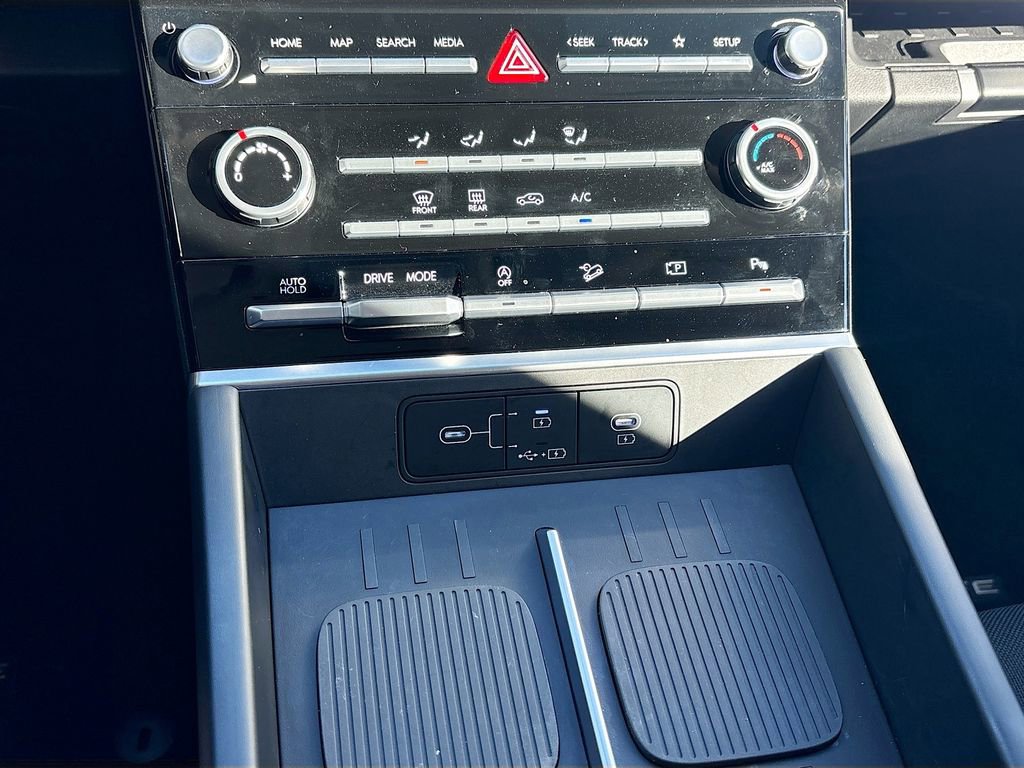 Used 2025 Hyundai Santa Fe SE image 15