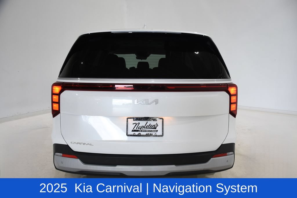 Used 2025 Kia Carnival FWD image 5