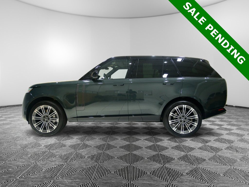 Used 2023 Land Rover Range Rover SE image 2