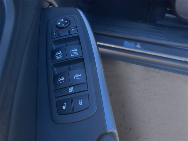 Used 2022 Jeep Cherokee Limited image 17