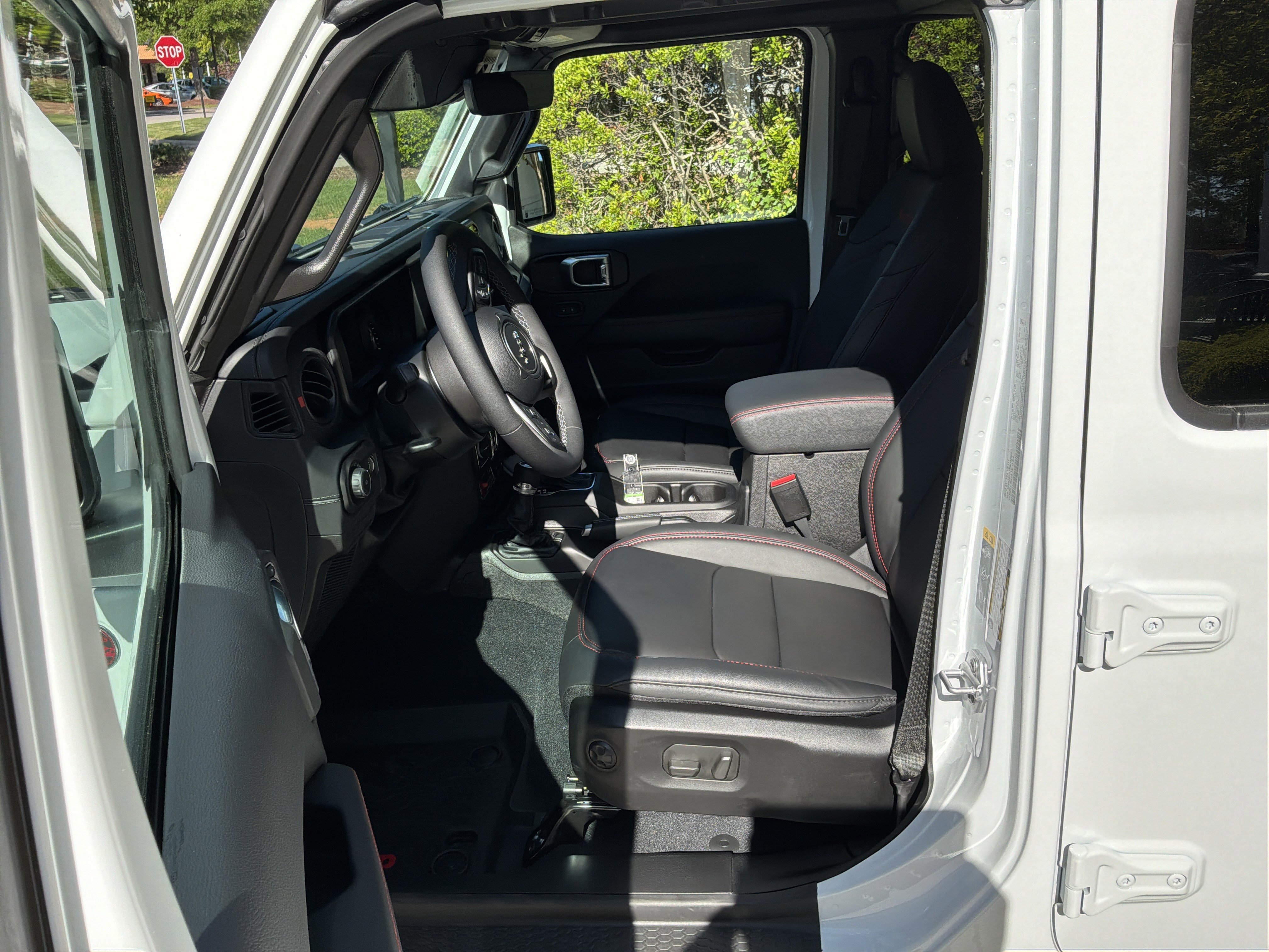 Used 2026 Jeep Wrangler Unlimited Rubicon w/ Safety Group AWD/4WD image 16