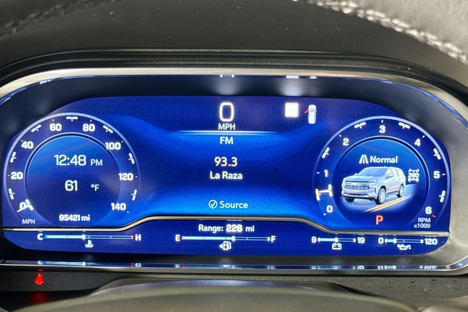 Used 2022 Chevrolet Suburban LT w/ Luxury Package image 12