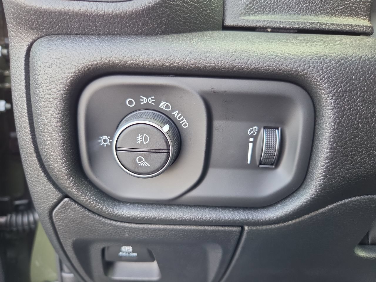 New 2026 RAM 1500 Express AWD/4WD image 30