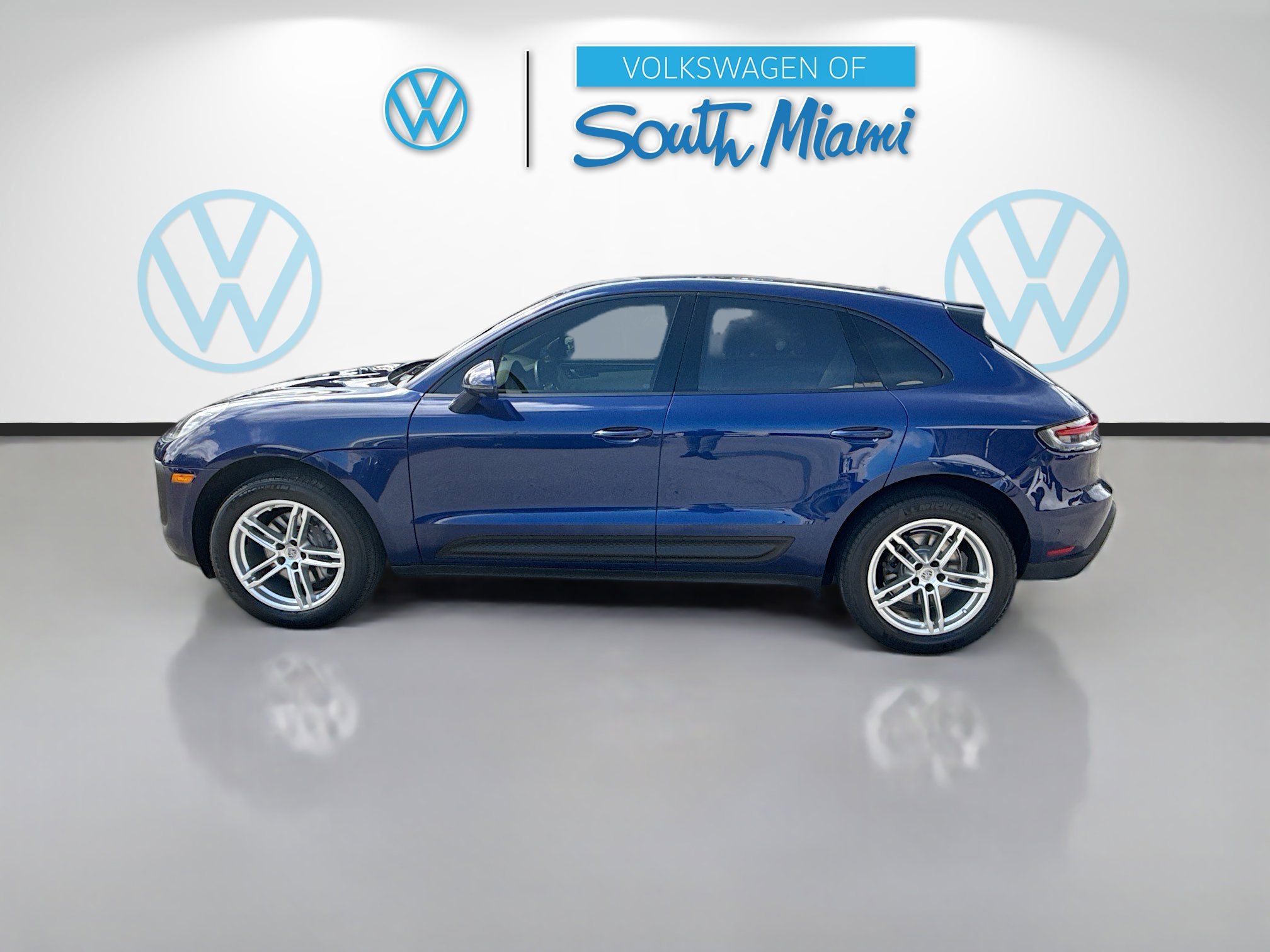 Used 2022 Porsche Macan w/ Premium Package Plus image 4