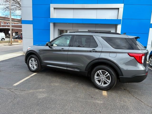 Used 2023 Ford Explorer XLT AWD/4WD image 4