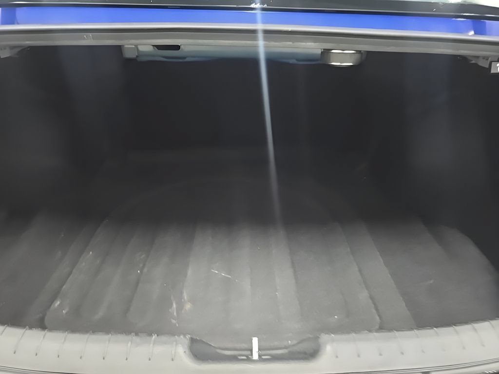 Certified 2025 Hyundai Elantra Limited FWD image 18