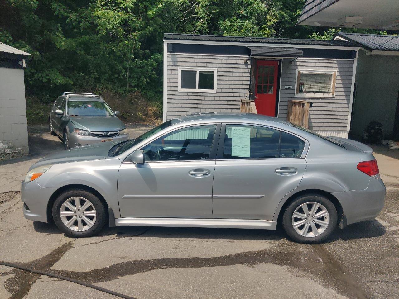 Used 2012 Subaru Legacy 2.5i Premium w/ All-Weather Pkg AWD/4WD image 3