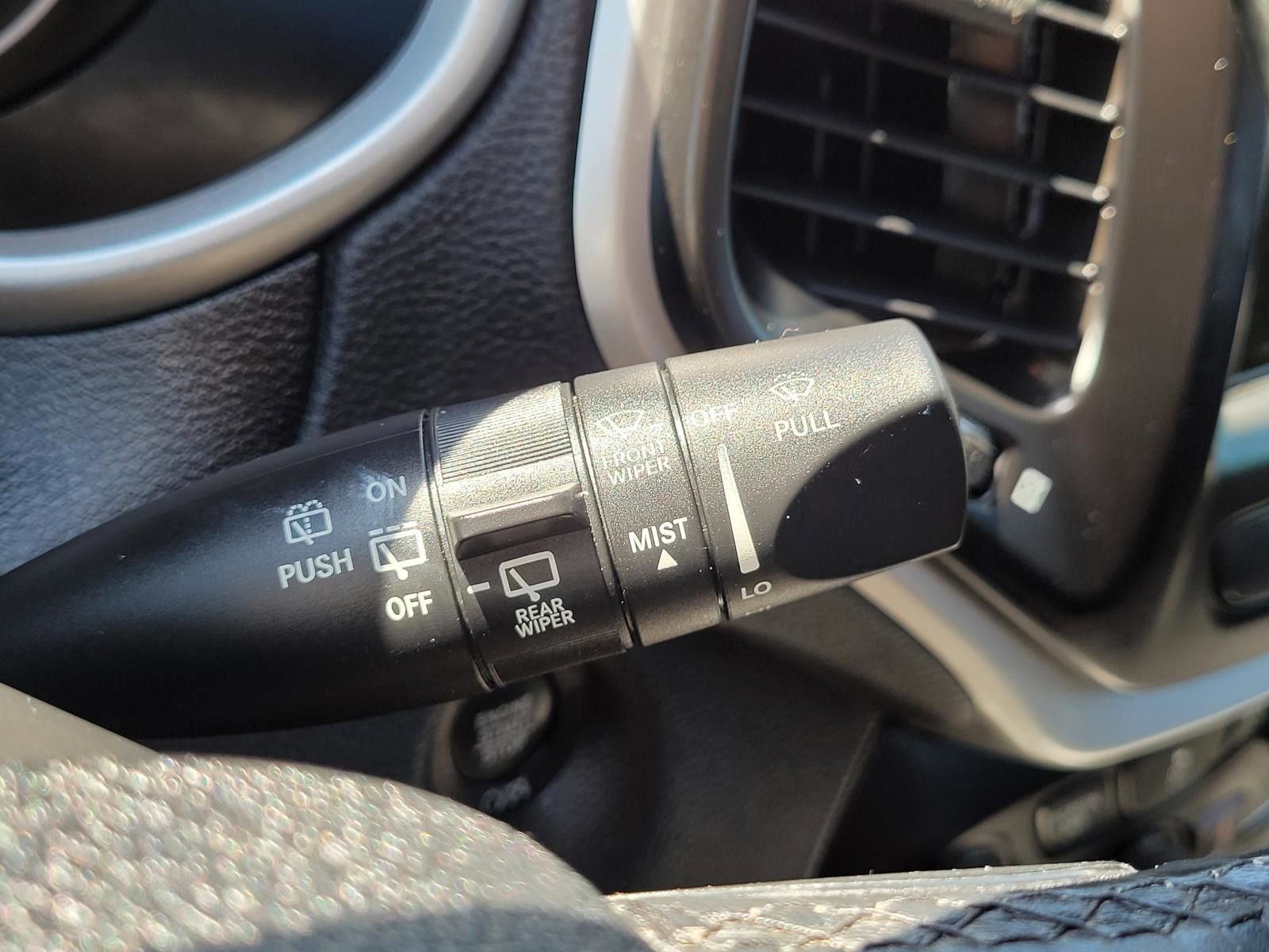 Used 2018 Jeep Cherokee Latitude Plus FWD image 32