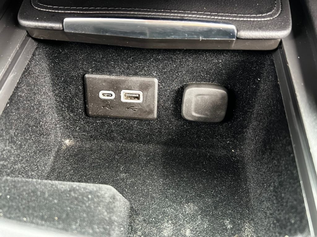 Used 2024 Cadillac XT4 Premium Luxury image 32