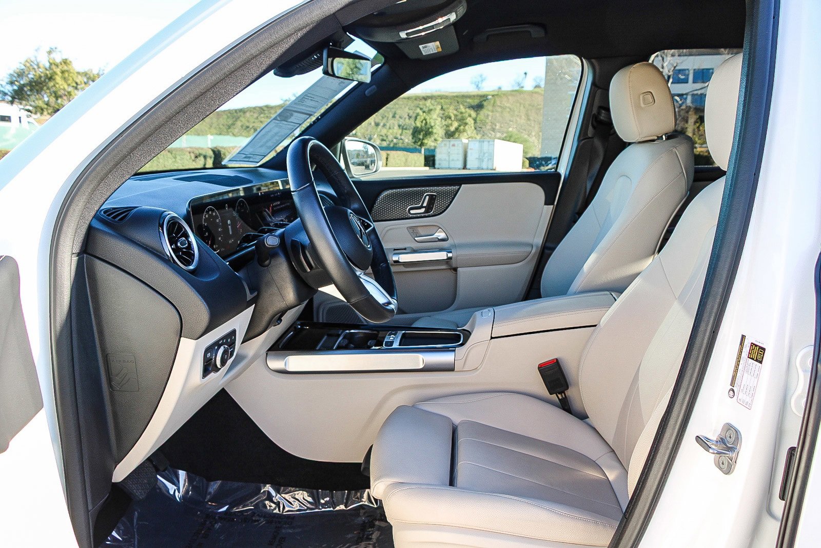 Certified 2025 Mercedes-Benz GLB 250 4MATIC image 18