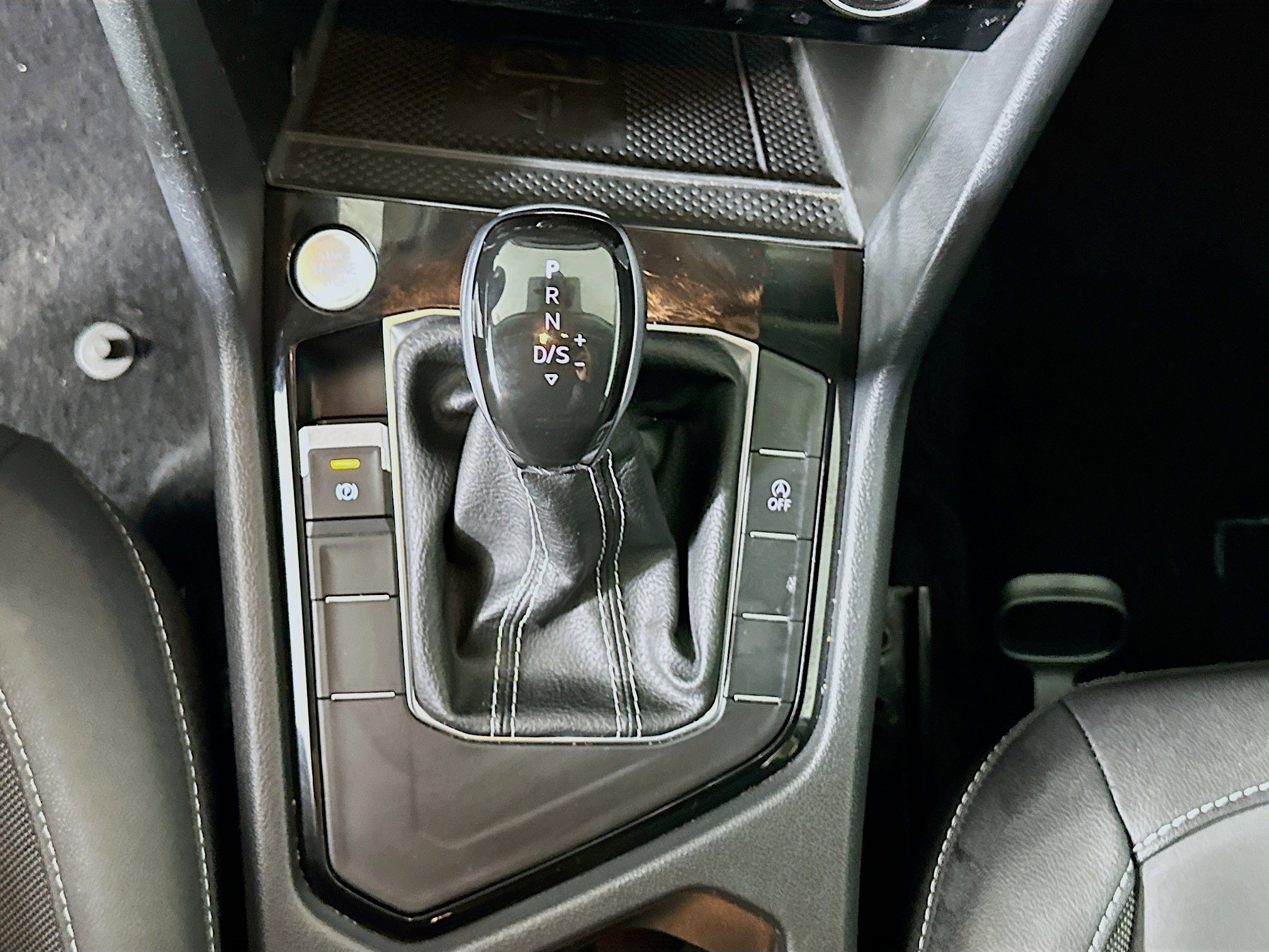 Used 2024 Volkswagen Taos SE image 25