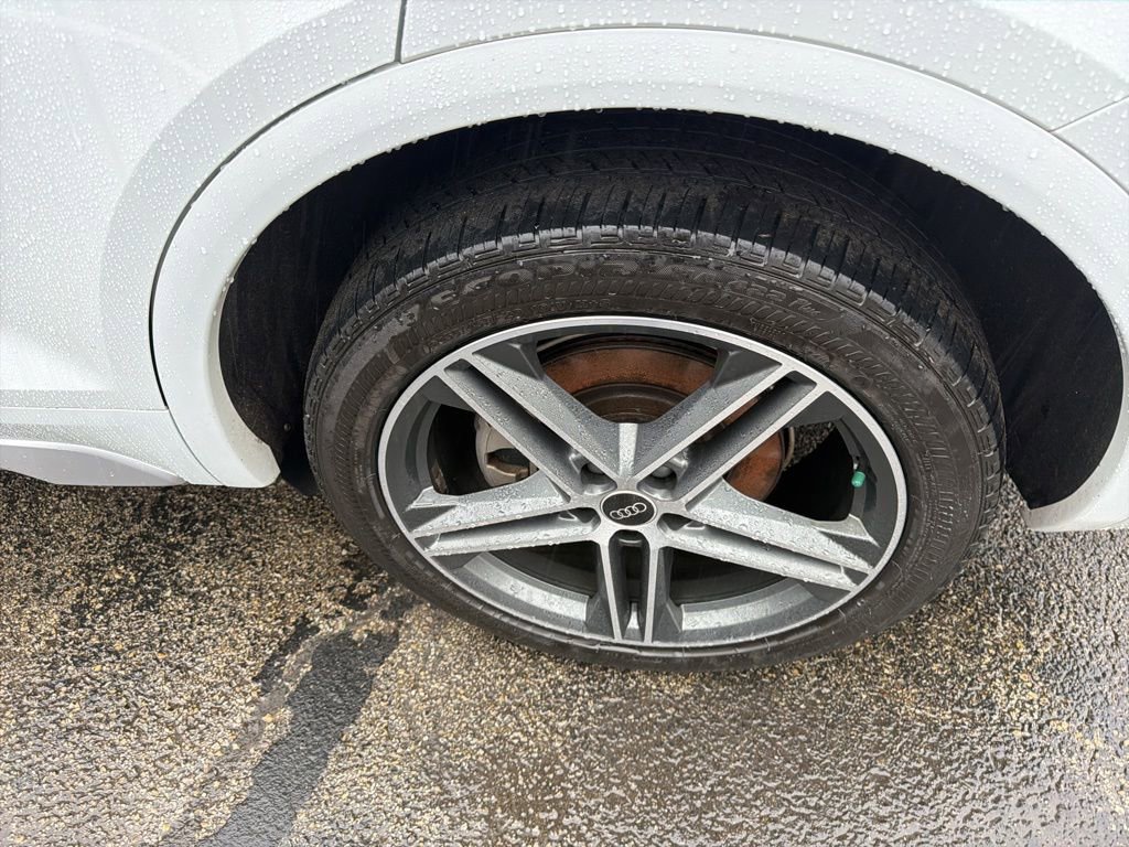 Used 2021 Audi Q5 e Premium Plus w/ Premium Plus Package image 4