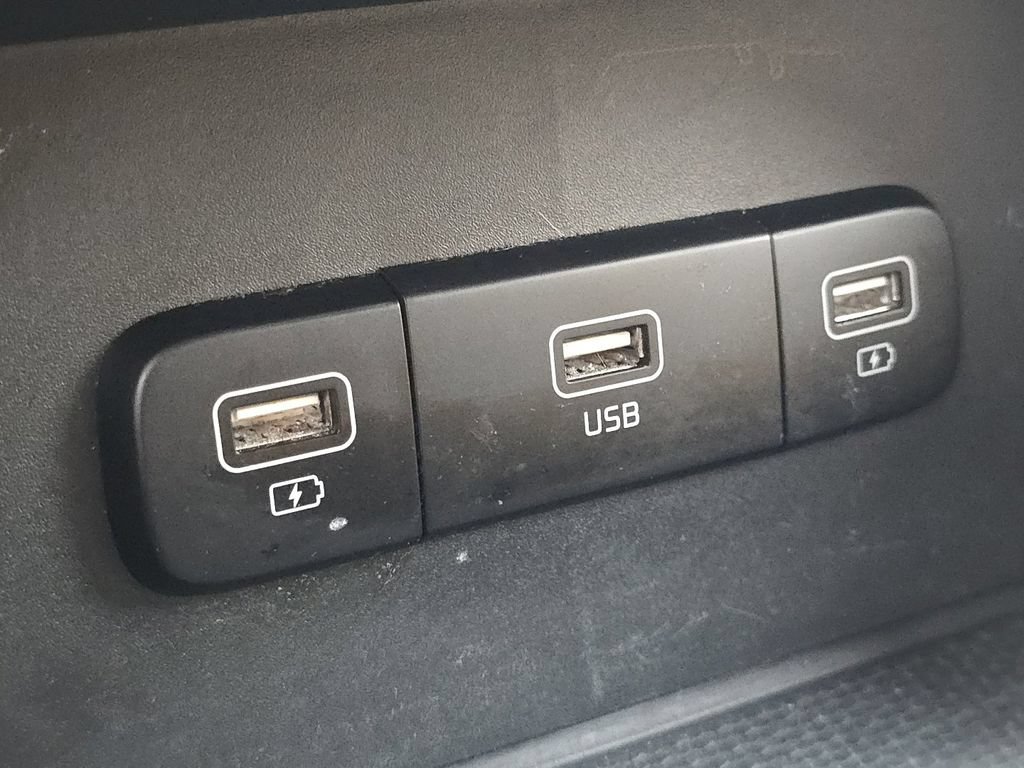 Used 2023 Kia Carnival LX FWD image 26