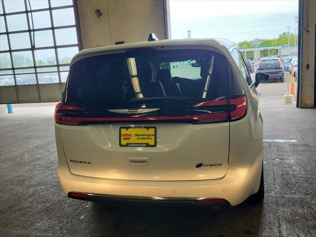 Used 2023 Chrysler Pacifica Limited FWD image 7