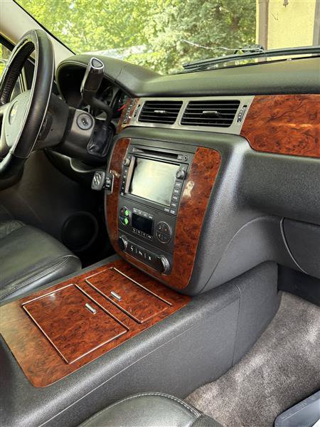 Used 2009 Chevrolet Suburban LTZ AWD/4WD image 8