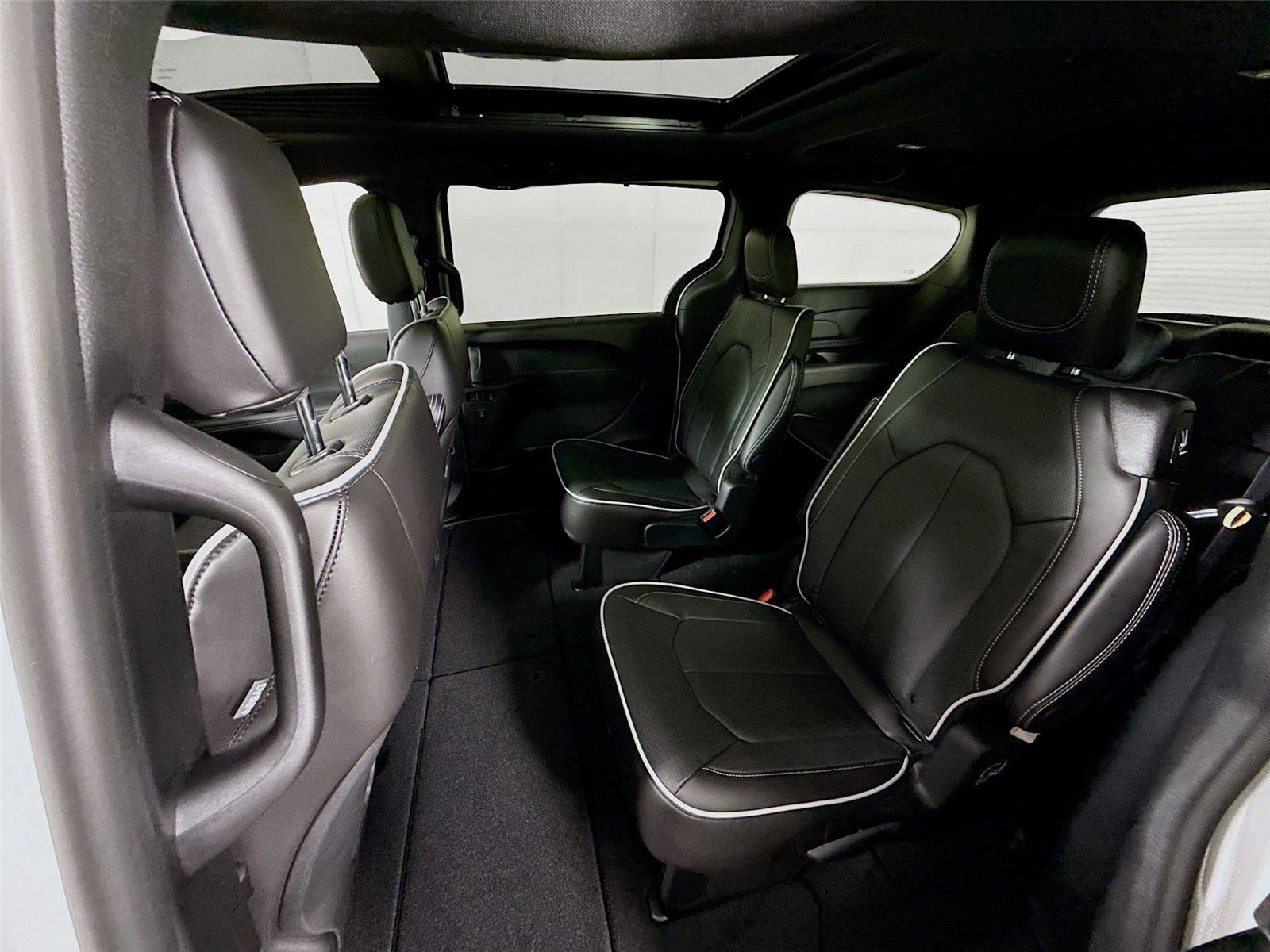 New 2026 Chrysler Pacifica Limited w/ Trailer Tow Group image 19