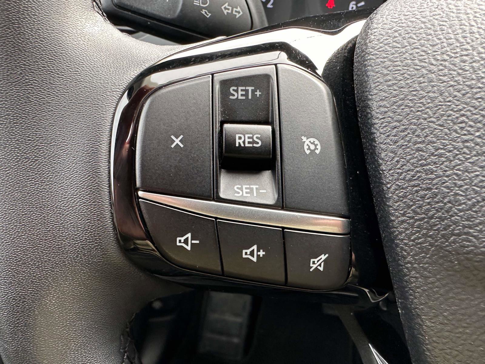 Certified 2022 Ford Escape SEL AWD/4WD image 17