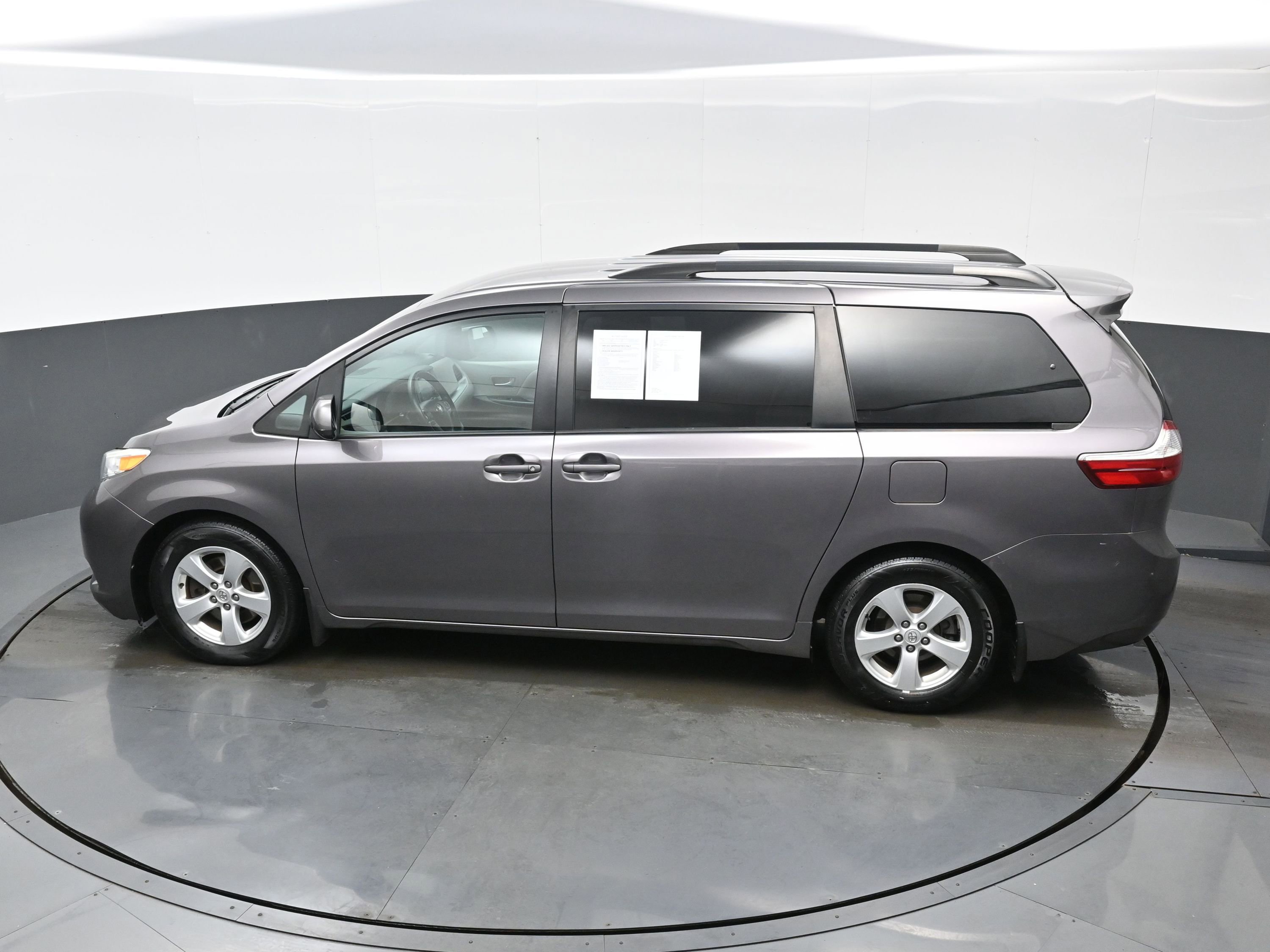 Used 2015 Toyota Sienna LE image 37