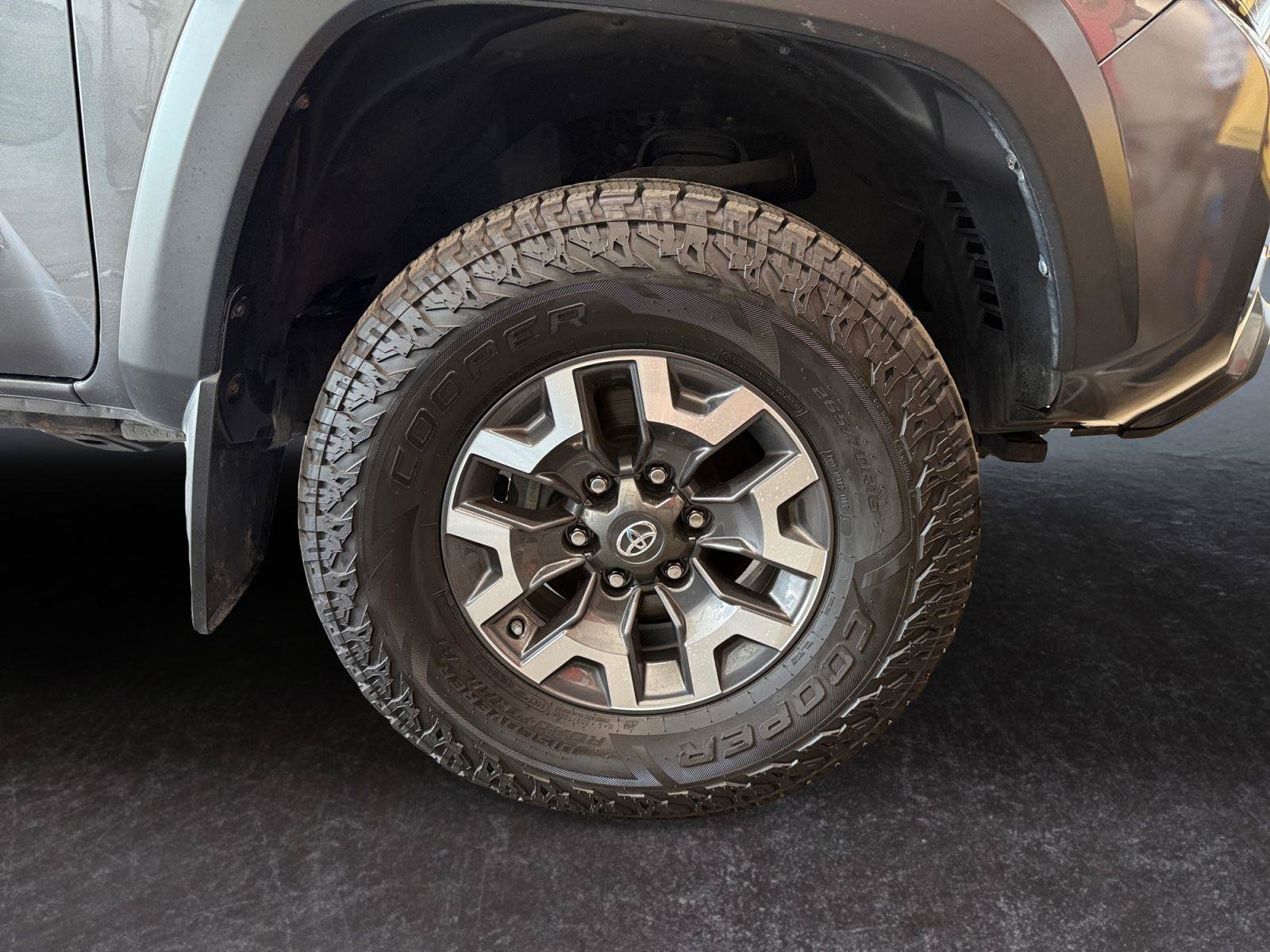 Used 2020 Toyota Tacoma TRD Off-Road w/ TRD Premium Off Road Package AWD/4WD image 29