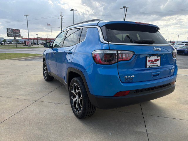 Used 2024 Jeep Compass Latitude AWD/4WD image 6