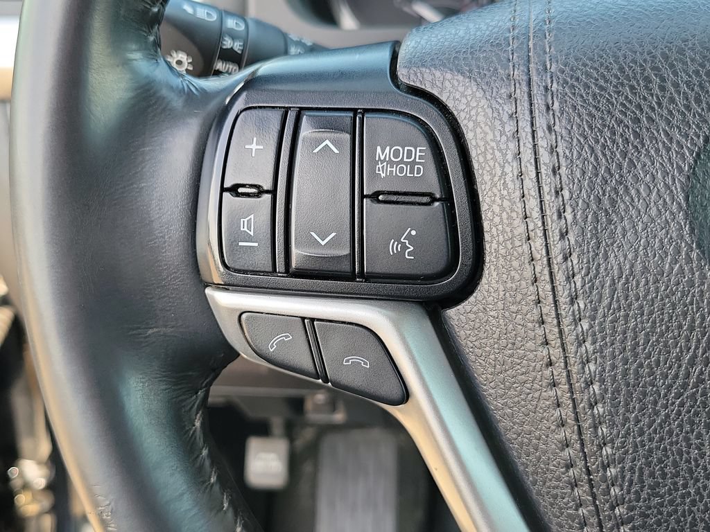 Used 2019 Toyota Highlander XLE AWD/4WD image 19