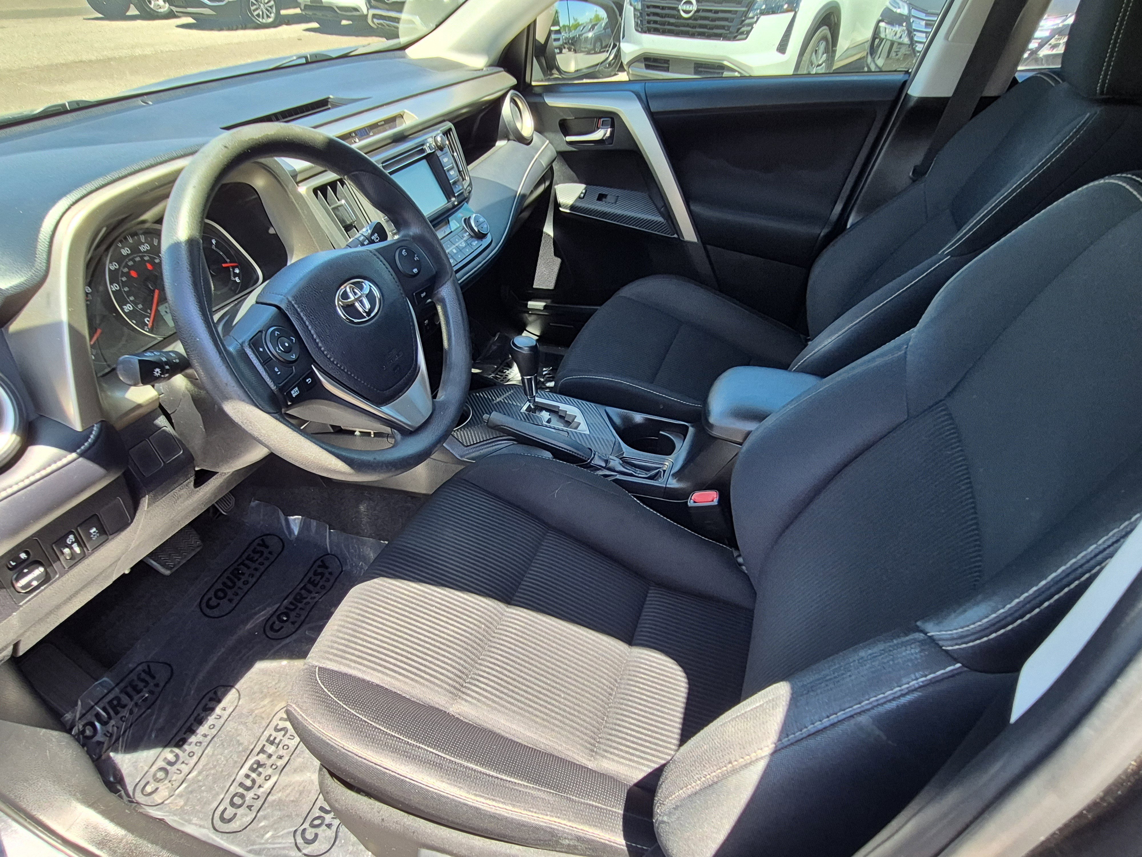 Used 2015 Toyota RAV4 XLE FWD image 18