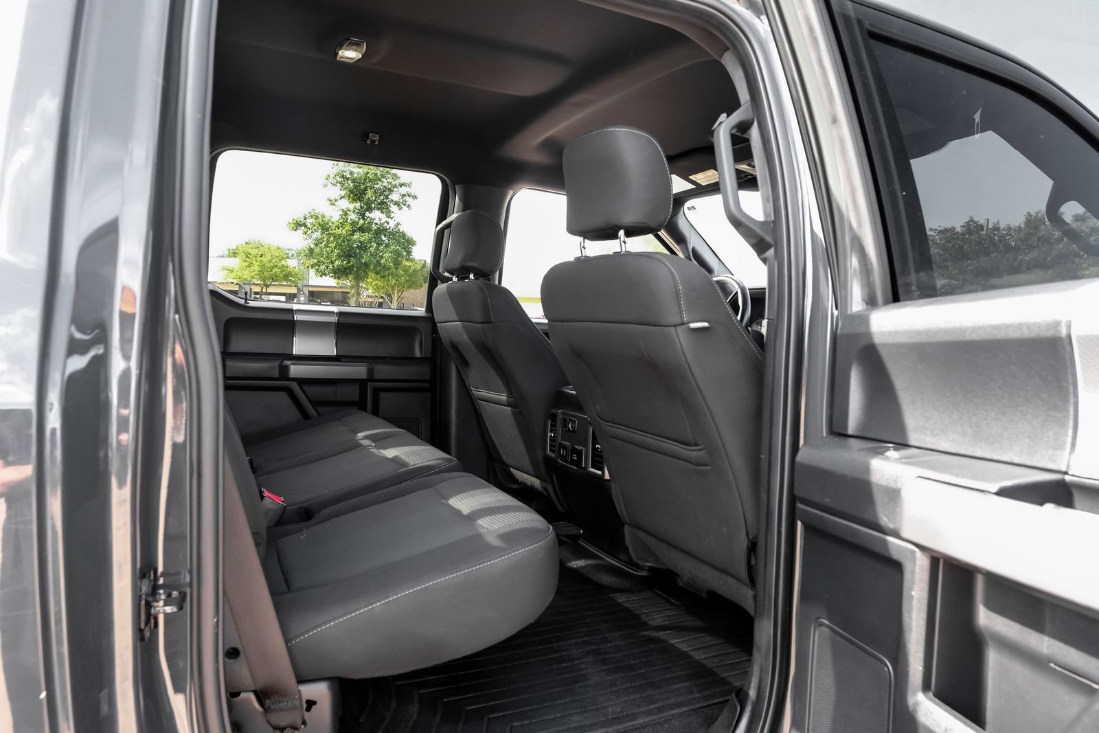 Used 2017 Ford F150 XLT w/ Equipment Group 302A Luxury AWD/4WD image 40