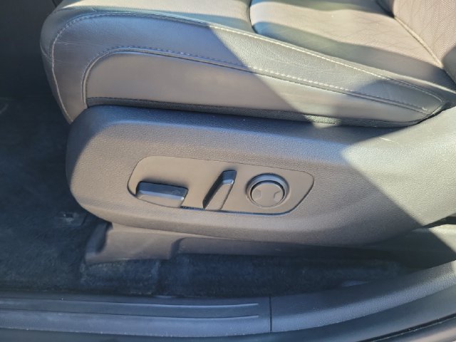 Used 2024 Kia Carnival LX FWD image 11