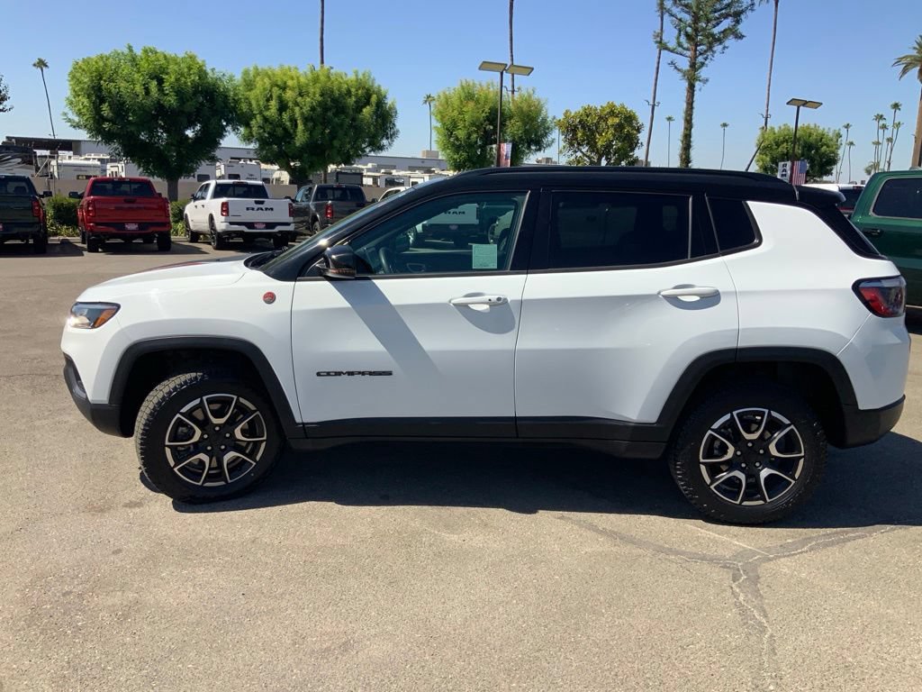 Certified 2024 Jeep Compass Trailhawk AWD/4WD image 4