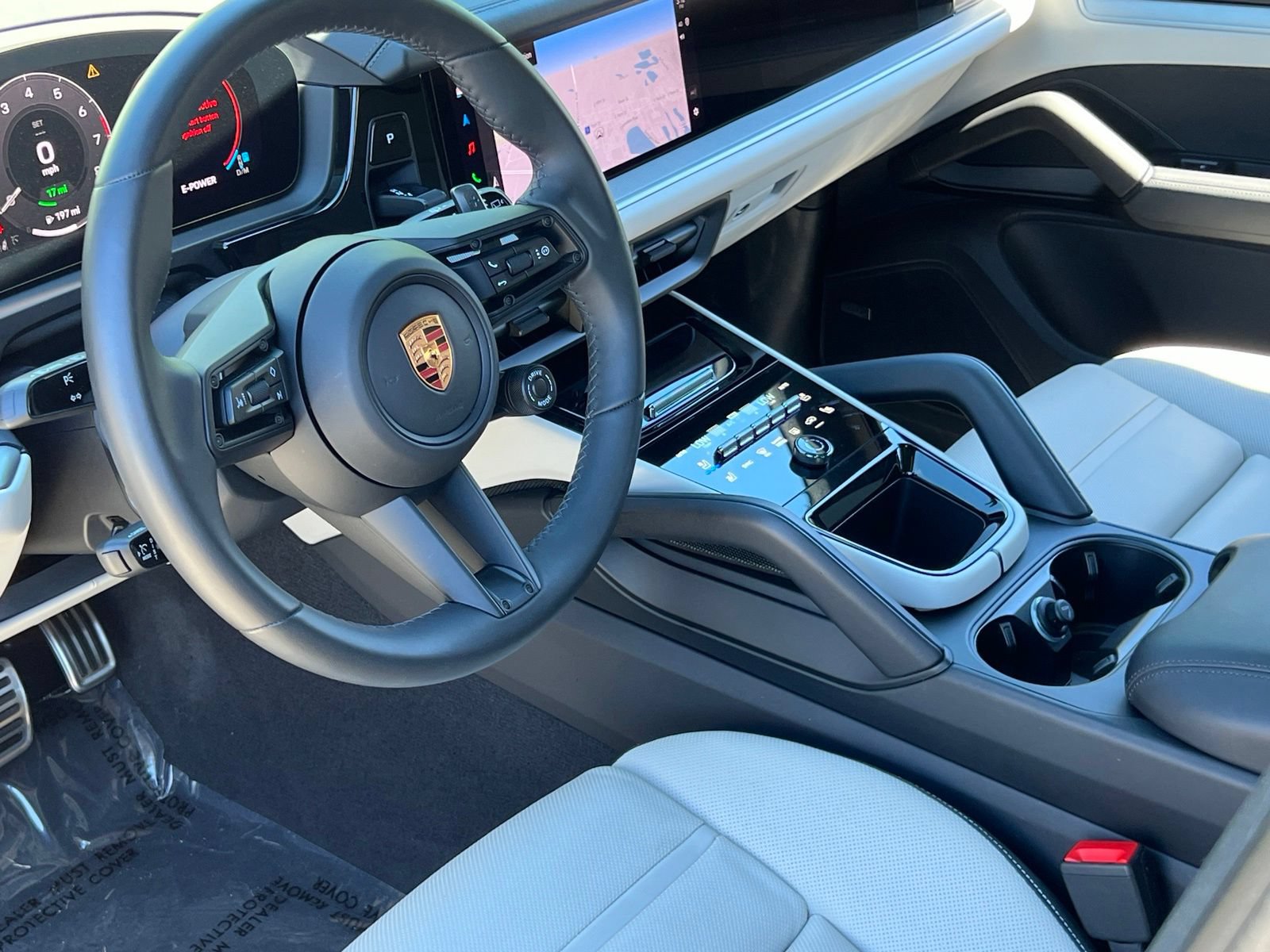 Certified 2025 Porsche Cayenne S AWD/4WD image 4