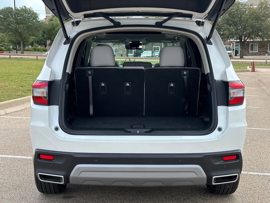Used 2025 Honda Pilot Touring image 8