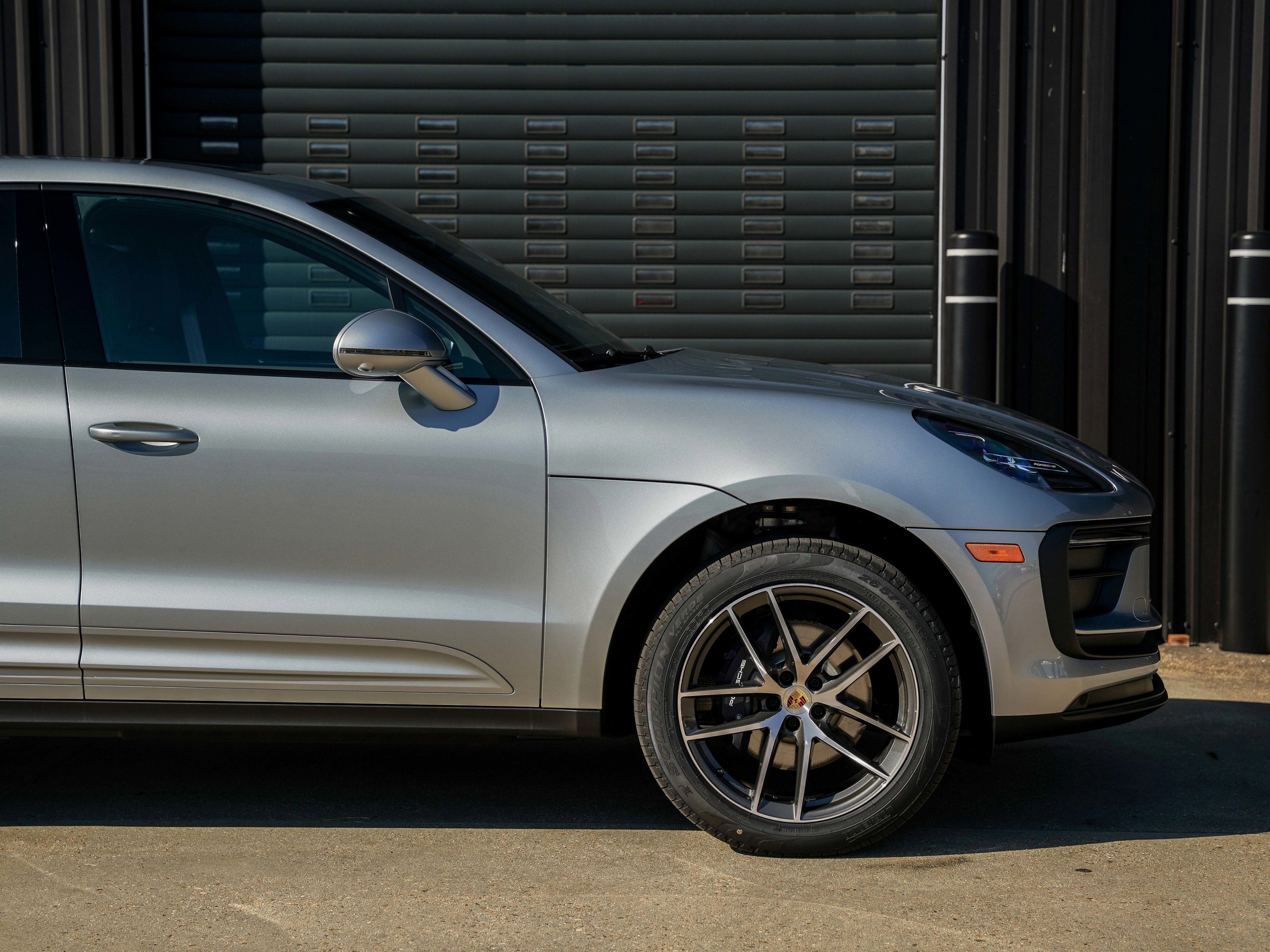 Certified 2025 Porsche Macan image 15