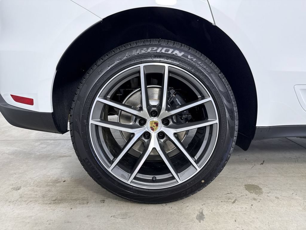 New 2026 Porsche Macan AWD/4WD image 16