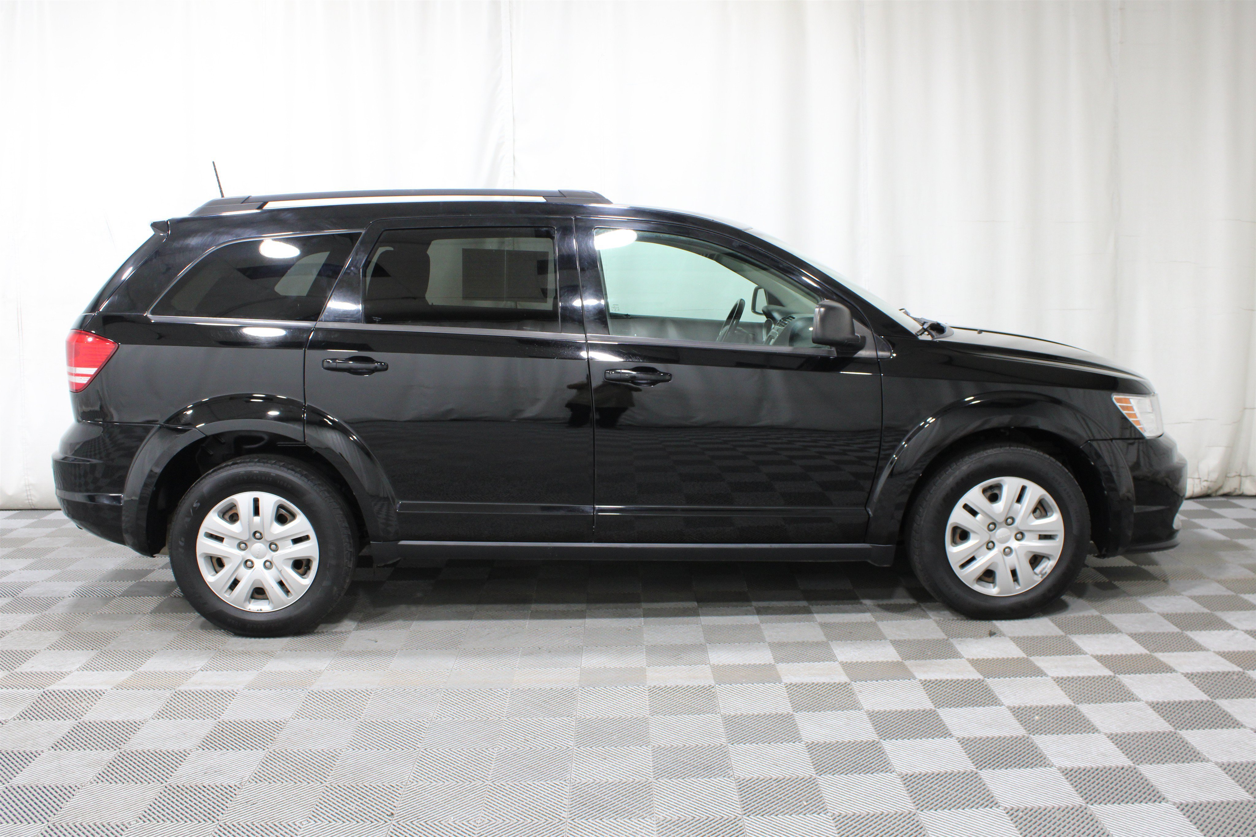 Used 2020 Dodge Journey SE w/ SE Popular Equipment Group FWD image 28